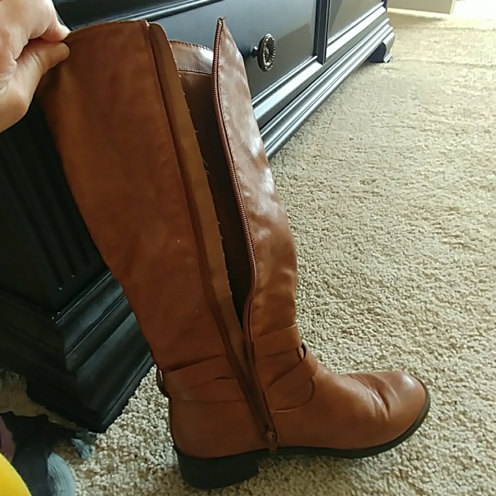 Soda brand riding boots in brown!!